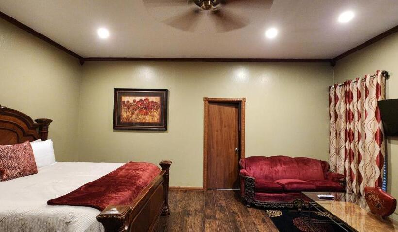غرفة ديلوكس, The Whispering Pines Inn