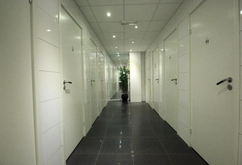 غرفة أساسية حمام مشترك, L Centralstation