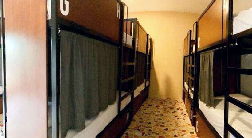 ルームシェアのワンベッド, Siesta Fiesta Hotel & Hostel
