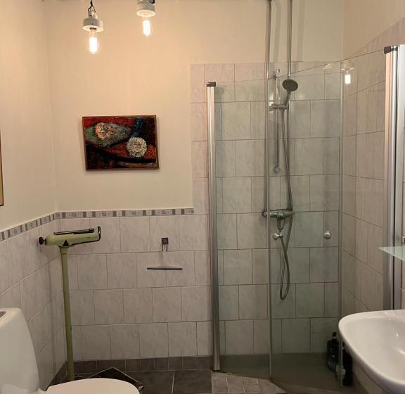 Семейный Номер Совместный Санузел, Sveriges Minsta Hotell! Hôtel Gruyère