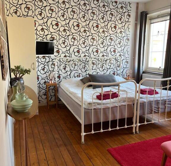 Номер Стандарт Совместная Ванная, Sveriges Minsta Hotell! Hôtel Gruyère