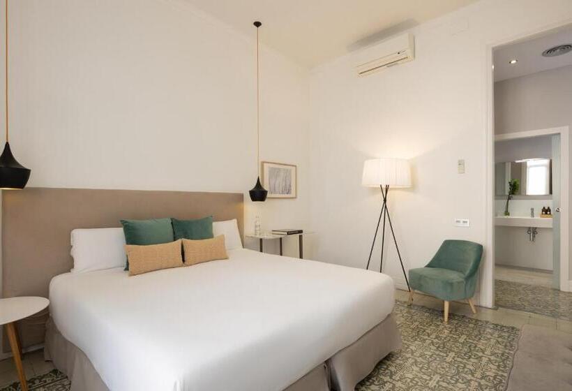 Habitación Triple Estándar, Forget Me Not Barcelona