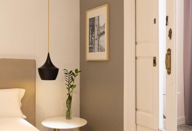 Habitación Triple Estándar, Forget Me Not Barcelona