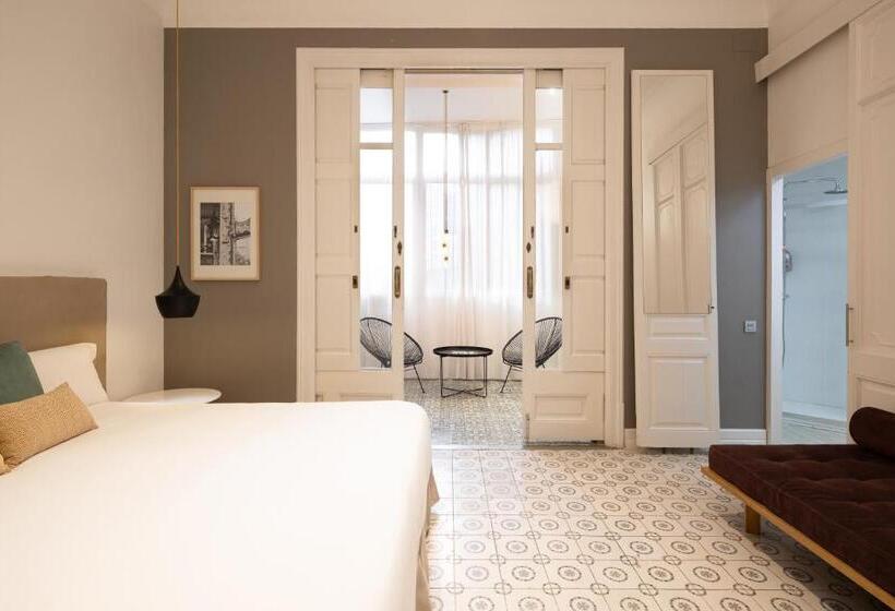Habitación Triple Estándar, Forget Me Not Barcelona