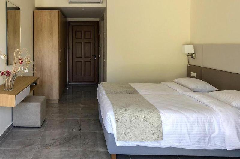 اتاق سوپریور سه تخته, Athina