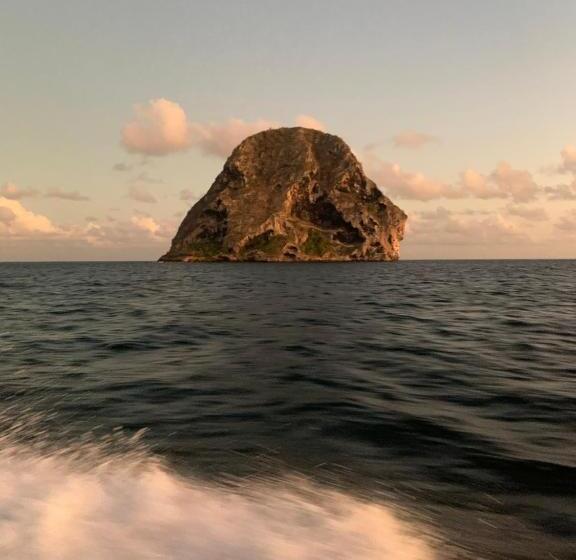 بانگلوی استاندارد, Les Plages De Macabou