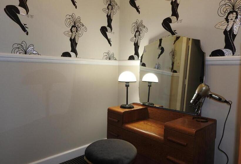 침실 2개 아파트, Gardner Court Motel