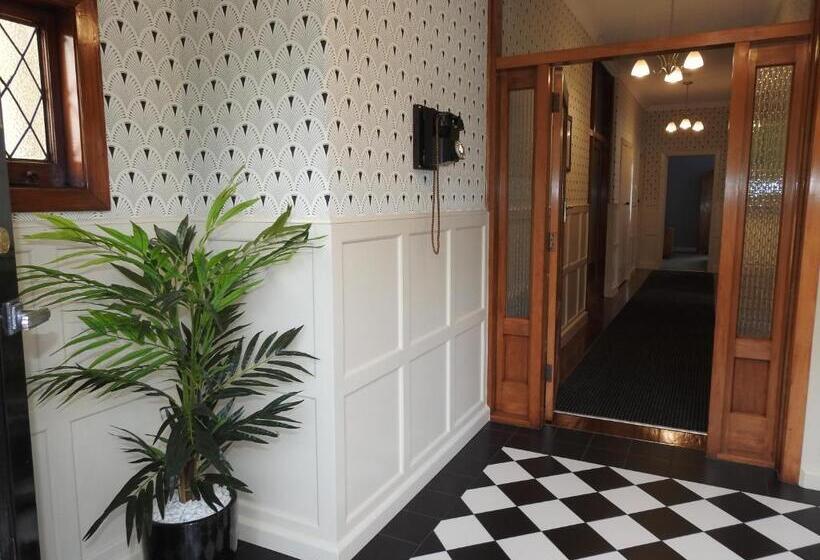 ２ベッドルームアパートメント, Gardner Court Motel