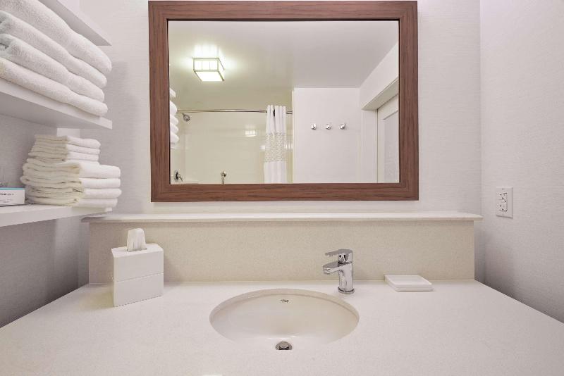 Стандартный Номер Кровать Кинг, Hampton Inn & Suites North Huntingdonirwin