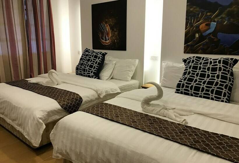 کلبه ییلاقی سوپریور یک خوابه, The Barat Perhentian Beach Resort