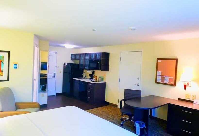 스탠다드 스튜디오, Candlewood Suites Belle Vernon, An Ihg