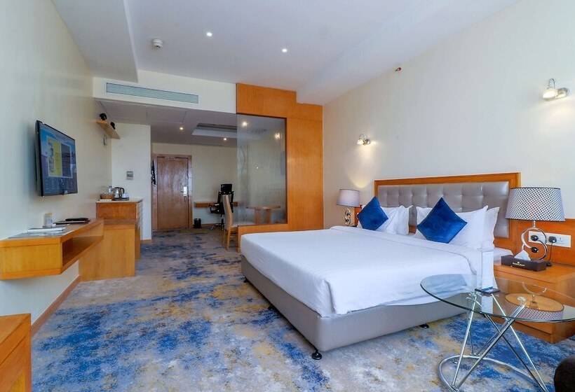 اتاق لوکس با چشم‌انداز شهر, Golden Tulip Westlands Nairobi
