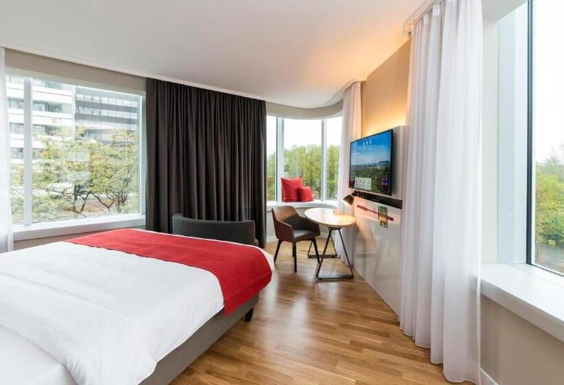 带大床的行政房间, Holiday Inn Hamburg   City Nord, An Ihg