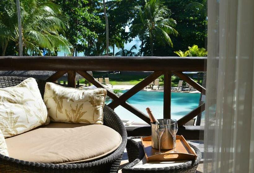 스위트 킹사이즈 침대, Iara Beach Hotel Boutique