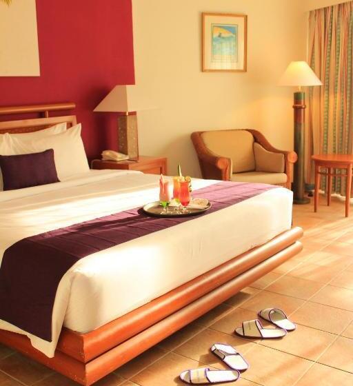 带泳池观景的豪华房, Manado Tateli Resort And Convention
