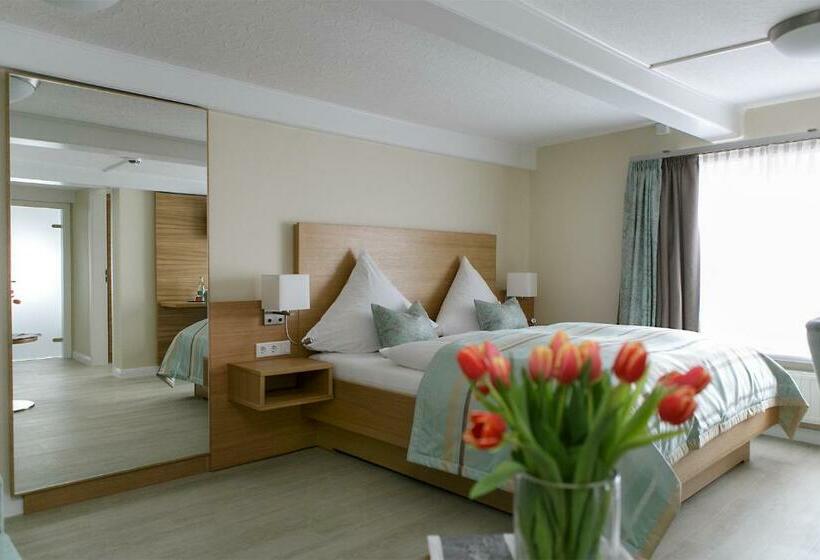 Номер Стандарт, Neuwarft Altbau