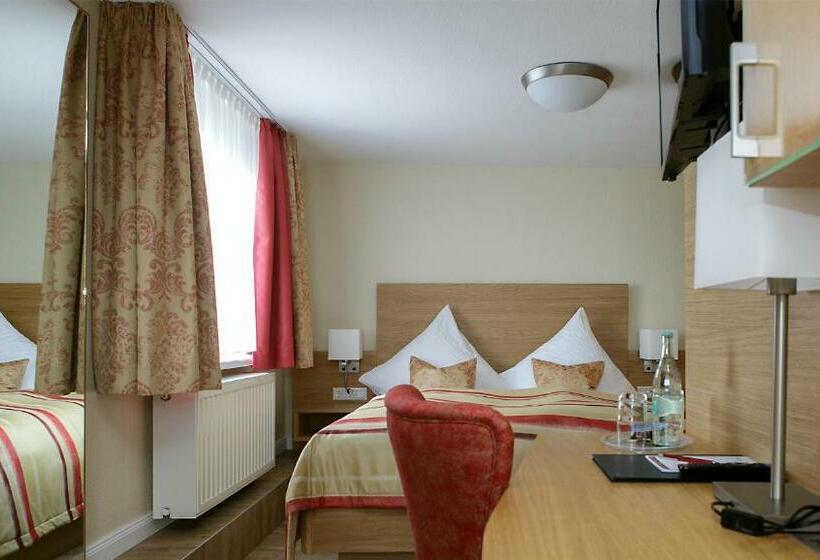 Номер Стандарт, Neuwarft Altbau