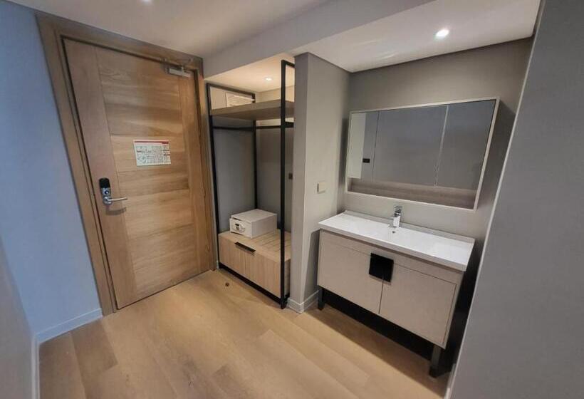 Quarto Estandar Individual, Infinity Tower Suites