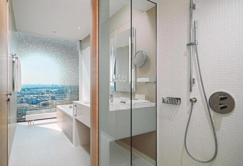 带大床的小型套房, The Westin Hamburg