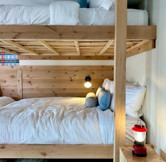 패밀리 룸, Explorer Rest & Recreation