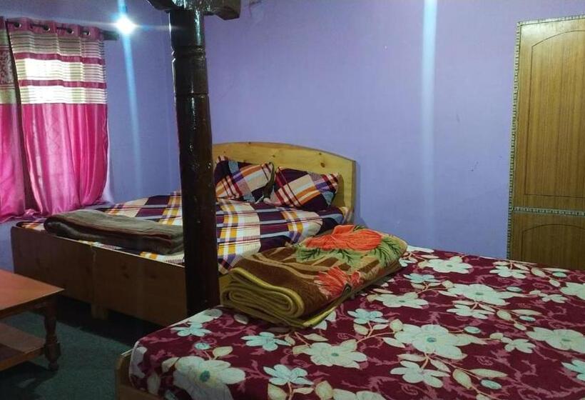Четырехместный Номер Стандарт, Guru Guest House