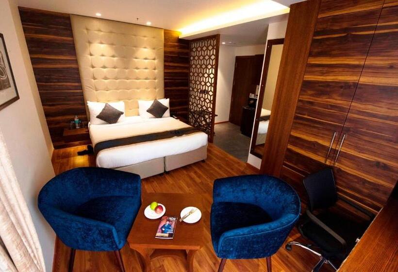استودیوی استاندارد, Connaught Royale