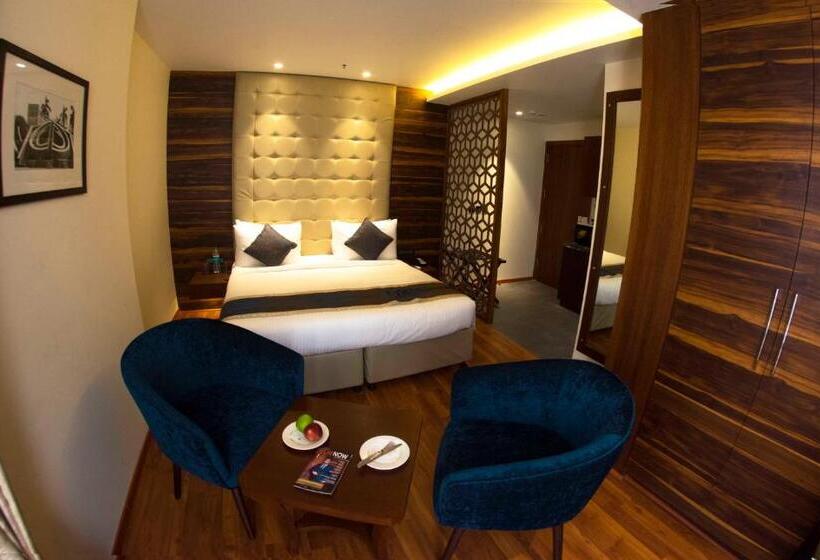 استودیوی استاندارد, Connaught Royale