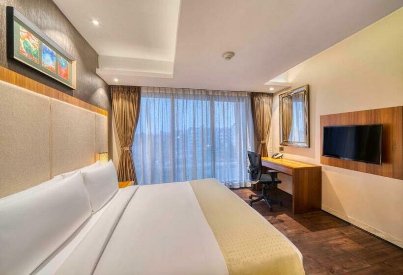 Номер Deluxe Кровать Кинг, Holiday Inn Kolkata Airport, An Ihg