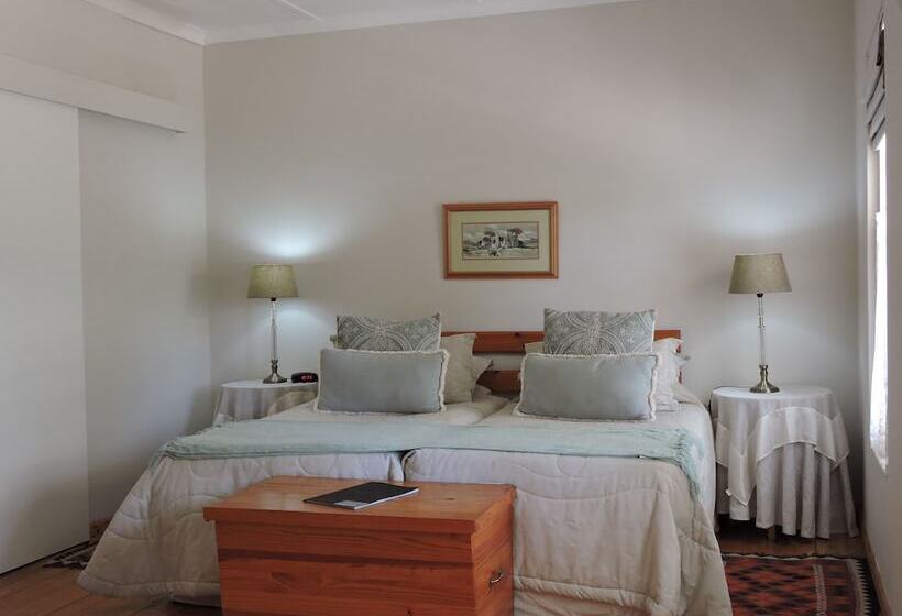 Семейный Номер, Adley House