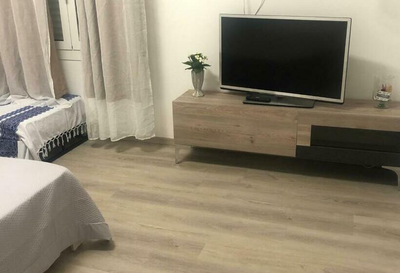 اتاق لوکس با تخت بزرگ, R&b Midora