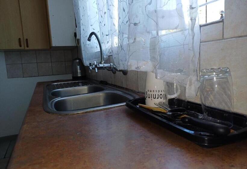 Трехместный Номер Базовый, Ojong S Guesthouse Kraaifontein   Eikendel