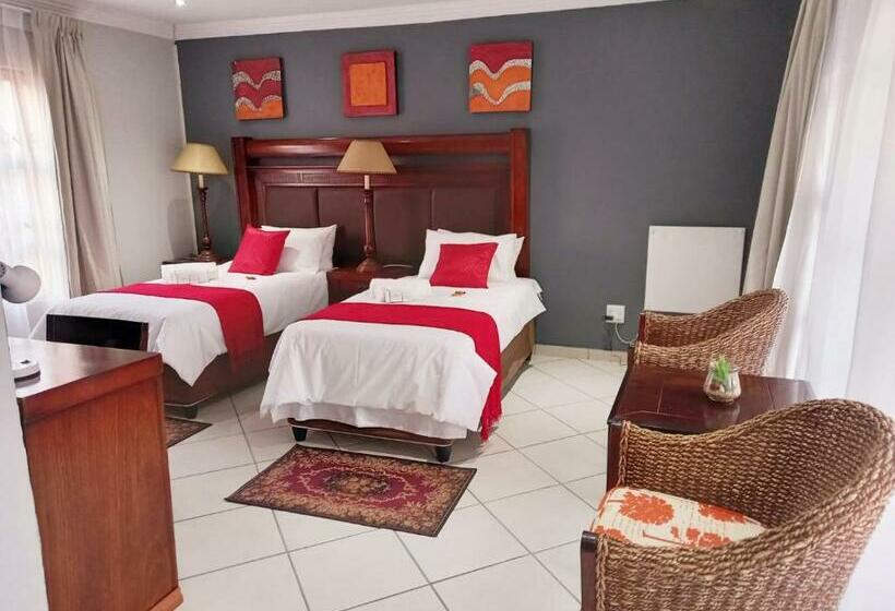 Номер Deluxe с Балконом, Realjoy Guest Suites