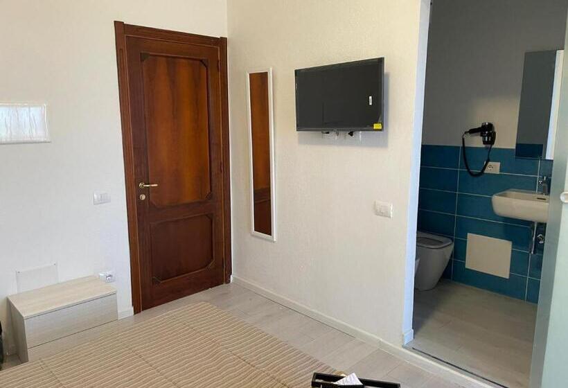 اتاق استاندارد با بالکن و چشم‌انداز دریا, Solanas Home Stay   Rooms
