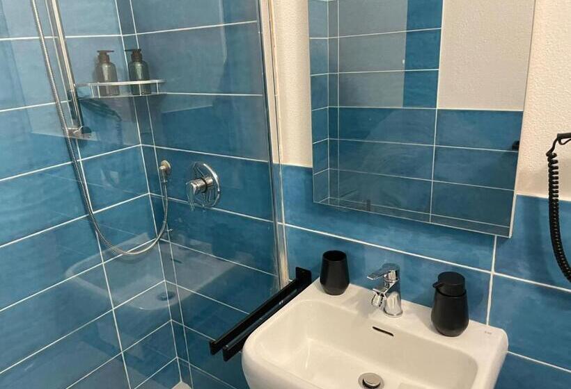 اتاق استاندارد با بالکن و چشم‌انداز دریا, Solanas Home Stay   Rooms