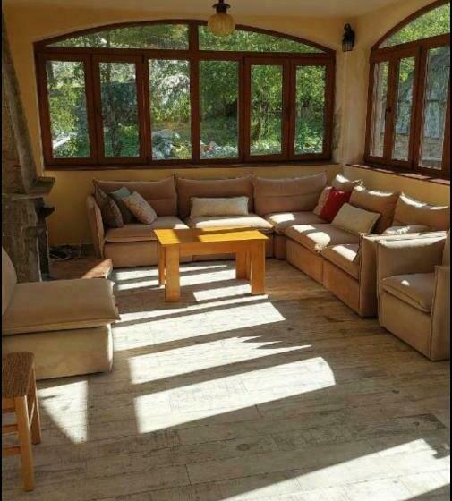 اتاق استاندارد, Residence: Quku I Valbones