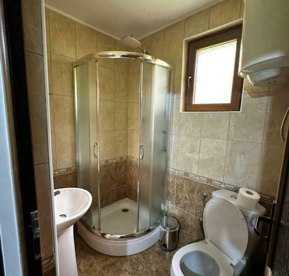اتاق استاندارد, Residence: Quku I Valbones