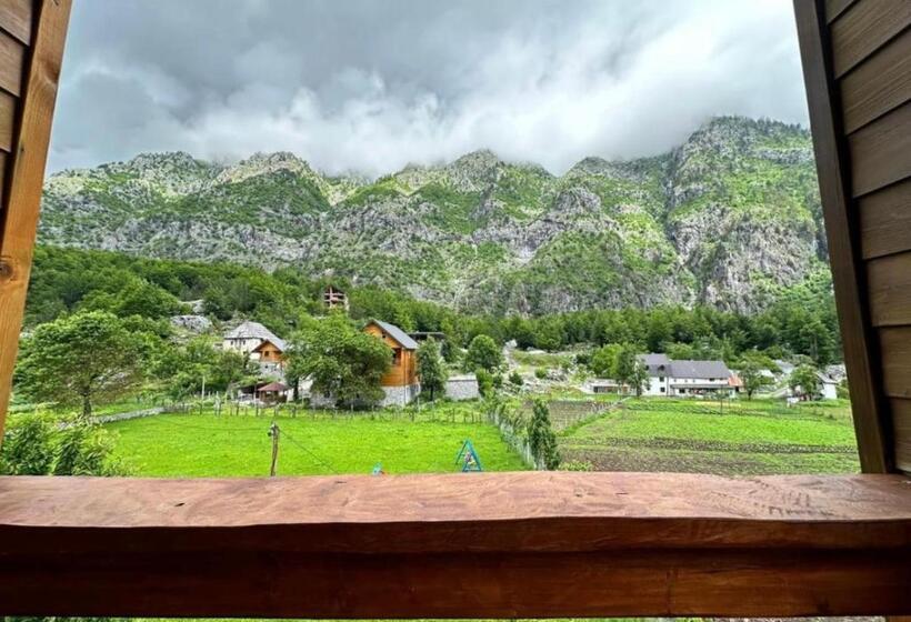 اتاق استاندارد سه نفره, Residence: Quku I Valbones