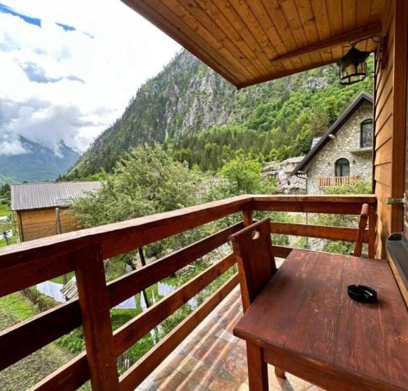 اتاق استاندارد, Residence: Quku I Valbones