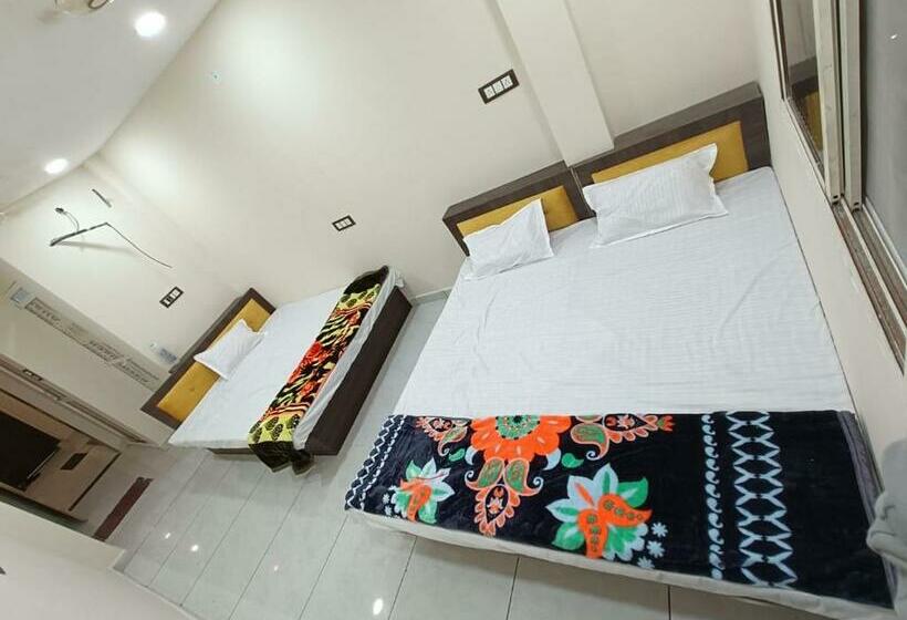 اتاق خانوادگی, Shipra Suites