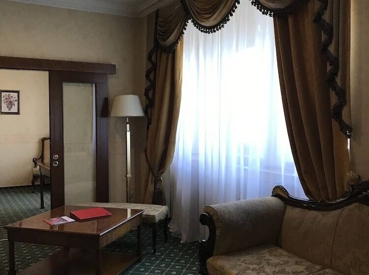 Королевский Люкс, Azimut Hotel Yakutsk