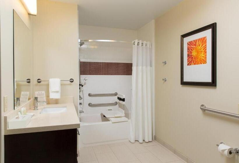 适合残疾人士使用的带超级大床的标准间, Staybridge Suites Corona South, An Ihg