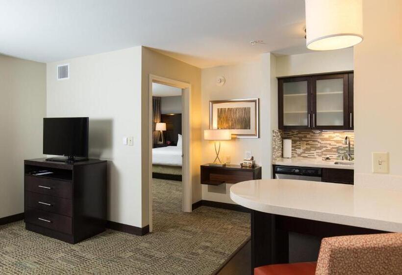 带大床的套房, Staybridge Suites Corona South, An Ihg