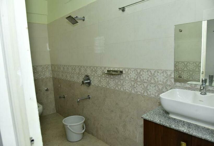 豪华三人间, Apith Hotel And Suites