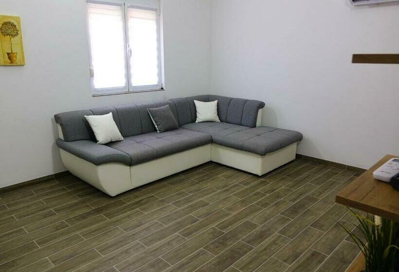 آپارتمان 1 خوابه با بالکن, Adla Apartmani