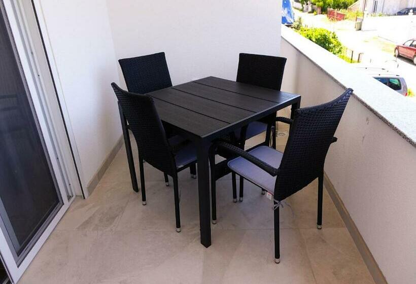 آپارتمان 1 خوابه با بالکن, Adla Apartmani