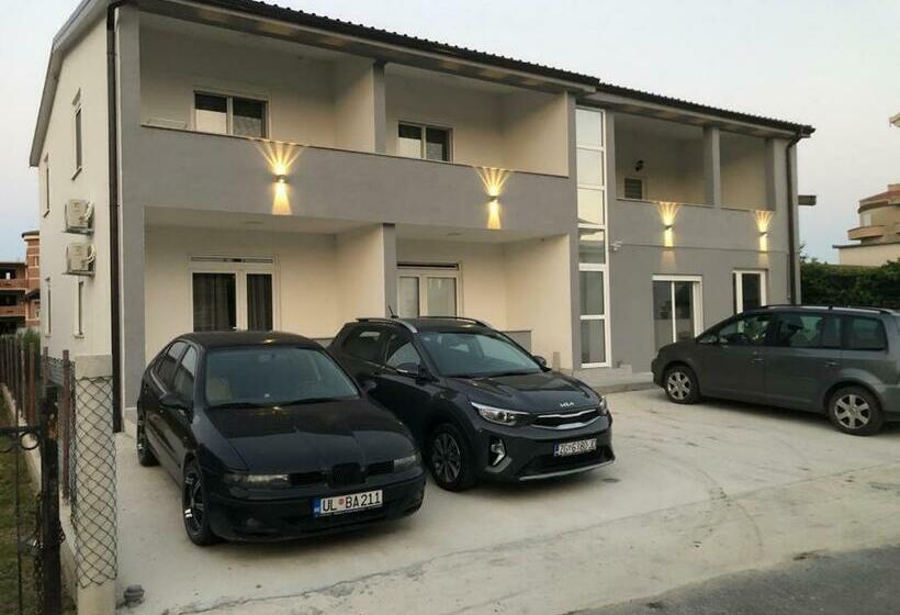 اتاق استاندارد با بالکن, Adla Apartmani