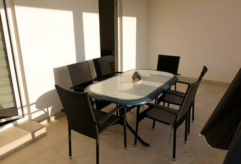 آپارتمان 2 خوابه, Adla Apartmani