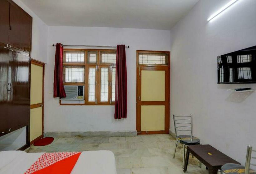 اتاق کلاسیک سه تخته, Oyo Flagship Avisha Inn