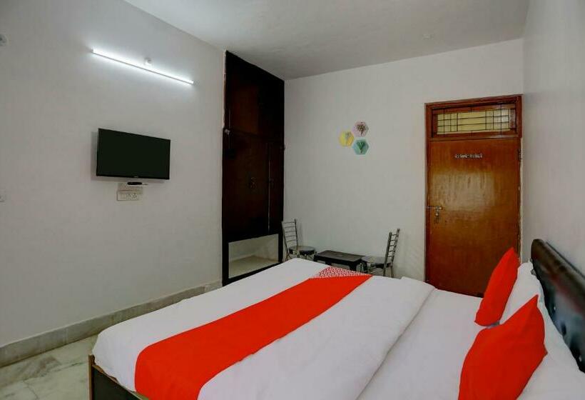 اتاق کلاسیک سه تخته, Oyo Flagship Avisha Inn