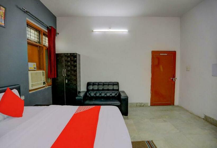اتاق کلاسیک سه تخته, Oyo Flagship Avisha Inn